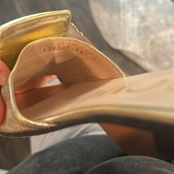 Gucci Gold Slide Sandals with Embellished Buckle - Picture 5 of 7